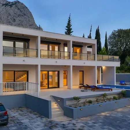 E Holiday home *