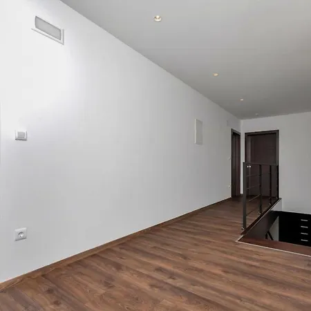 Holiday home E *