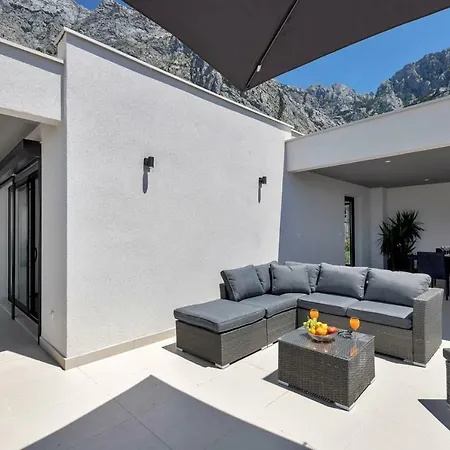 Holiday home E *