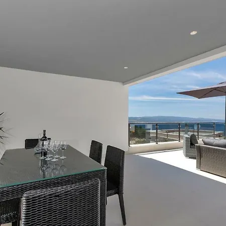 Holiday home E *