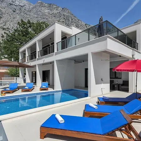 Holiday home E *