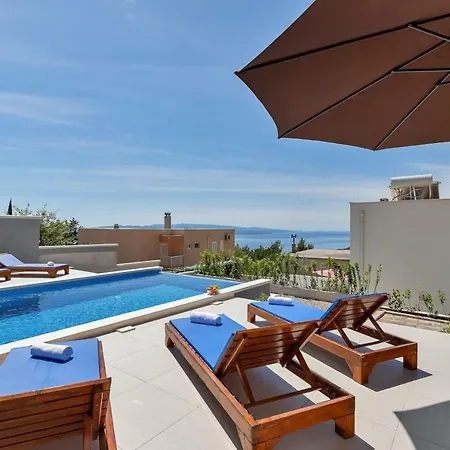 E Holiday home *